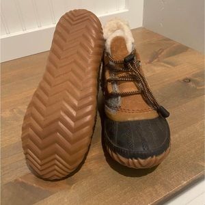 Sorel kids boots, new never worn. Size 1
